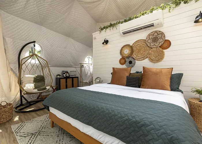 Glamping Dome Hot Tub, Fire Pit & Forest Views Hébergement de vacances
