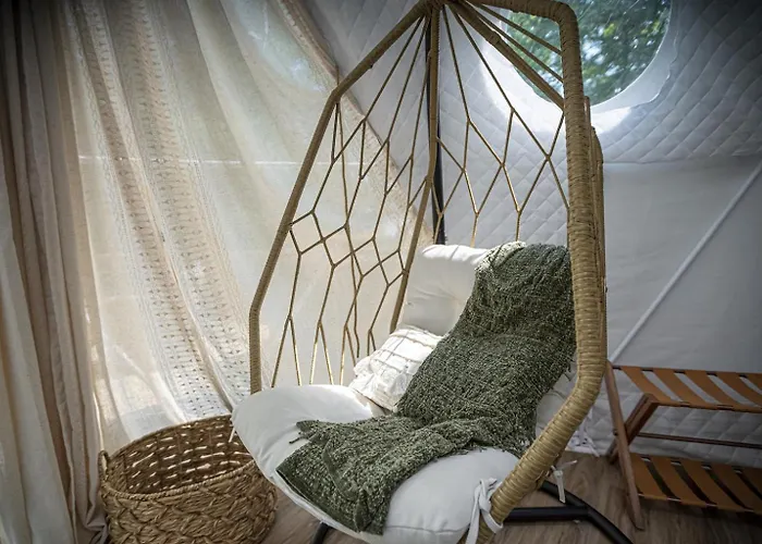 Hébergement de vacances Glamping Dome Hot Tub, Fire Pit & Forest Views
