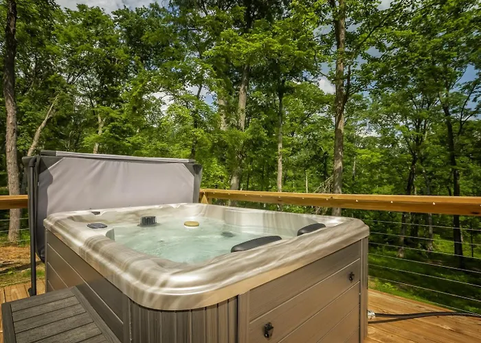 Glamping Dome Hot Tub, Fire Pit & Forest Views Simpson