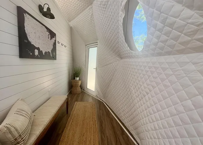 Glamping Dome Hot Tub, Fire Pit & Forest Views Simpson