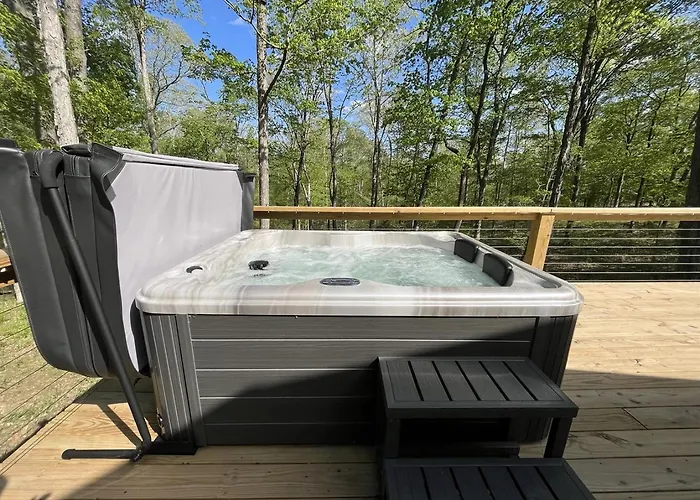 Hébergement de vacances Glamping Dome Hot Tub, Fire Pit & Forest Views *
