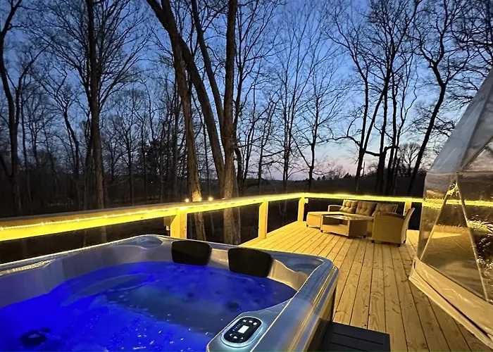 Hébergement de vacances Glamping Dome Hot Tub, Fire Pit & Forest Views