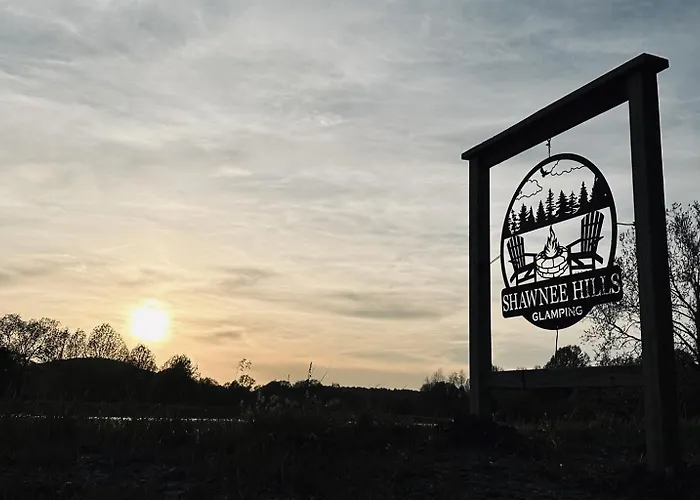 Hébergement de vacances Glamping Dome Hot Tub, Fire Pit & Forest Views